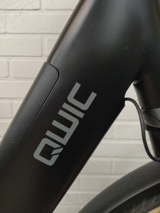 Qwic Premium I MN7+ Mat Zwart 54cm 2023